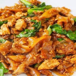 ผัดซีอิ๊วไก่