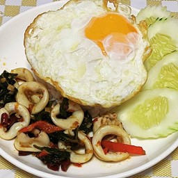 กะเพราปลาหมึก