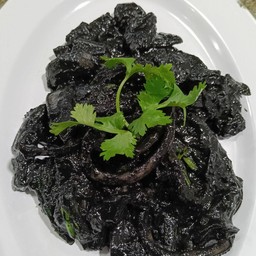 ปลาหมึกหอม ผัดน้ำดำ