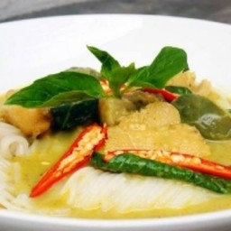 Konjac Rice Noodles With Green Curry And Mushrooms (Veg)