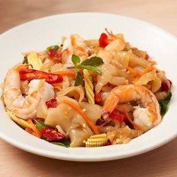 เส้นใหญ่ผัดขี้เมาไก่