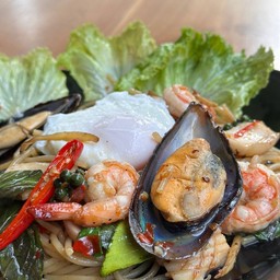 สปาเก็ตตี้ ขี้เมาซีฟู้ดส์
