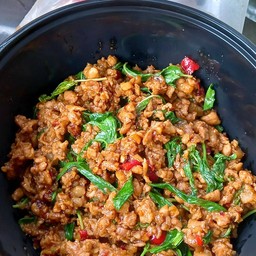 กะเพราหมูสับ(กับข้าว)