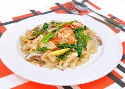 เส้นใหญ่ผัดฉ่ากุ้ง