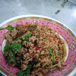 กะเพราหมูสับเป็นกับข้าว