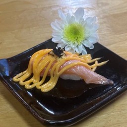 ซูชิแซลมอนเบิร์นชีส