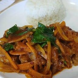 ข้าวพริกเผาไก่กรอบ