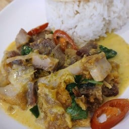 ข้าวเขียวหวานหมูกรอบ