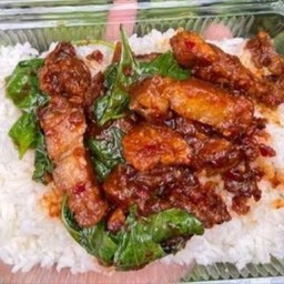 ผัดพริกแกงหมู