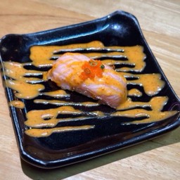 ซูชิแซลมอนเบิร์นซอส สไปซี่