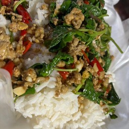 กระเพาหมูราดข้าว