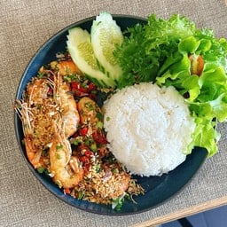 ข้าวหน้ากุ้งคั่วพริกกระเทียม+เครื่องดื่ม