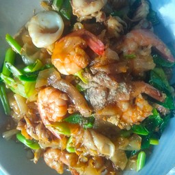 ผัดซีอิ๊วเส้นใหญ่ทะเล