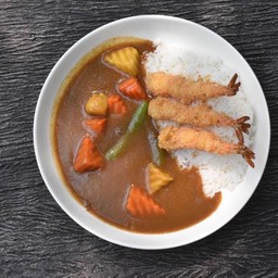 ข้าวแกงกะหรี่กุ้งชุบแป้งทอด