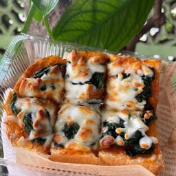 ปังพิชช่าผักโขมอบซีส