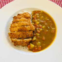 ข้าวไก่ทอดแกงกะหรี่ญี่ปุ่น