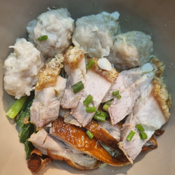 เกี๊ยว+หมูแดง+หมูกรอบ