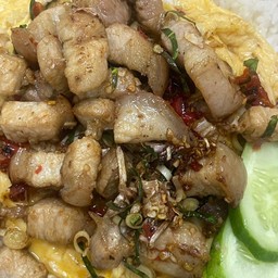 ข้าวไข่ข้นหมูสามชั้นคั่วพริกเกลือสมุนไพร