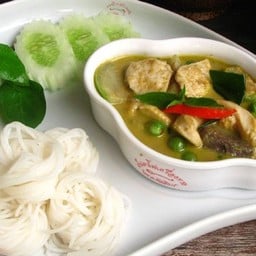 Keto Green Curry with Rice Noodles