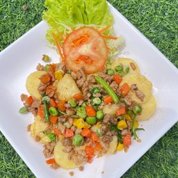 ผัดเต้าหู้ไข่ทรงเครื่อง