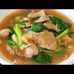 ก๋วยเตี๋ยวน้ำตกและอาหารตามสั่ง ตรงข้าม ธกส ปลวกแดง ปลวกแดง