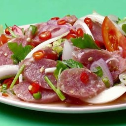 ยำแหนม แซ่บแบบจริงใจใส่มะนาวแท้