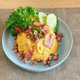 ข้าวไข่ข้นแฮมและเบคอน+เครื่องดื่ม
