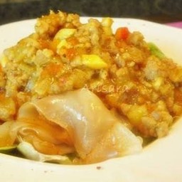 เส้นใหญ่ผัดผงกะหรี่กุ้ง