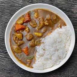 ข้าวแกงกะหรี่สันคอหมูตุ๋น