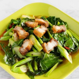 คะน้าหมูกรอบ