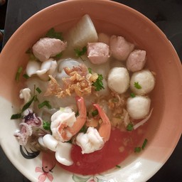 ร้ายก๋วยเตี๋ยวตามสั่งมหาชล   ครองรั้งสายใน