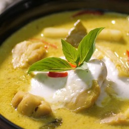 Green Curry With Coconut Shoot (Veg)