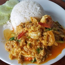 ข้าวหน้าผัดผงกะหรี่