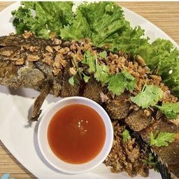ปลาช่อนทอดกระเทียม(ปลาเป็นยกตัว)