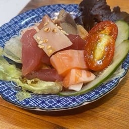 ยำปลาดิบรวม สไตล์ญี่ปุ่น