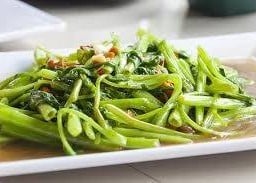 ผัดผักบุ้งกับข้าว