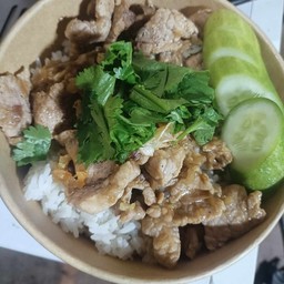 ข้าวหมูกระเทียม