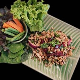 #8 .)  ลาบบ้านไทย 必食肉碎生菜包