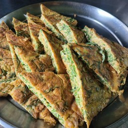 ไข่ชะอมทอด 2 แผ่น / ชุด