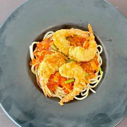 สปาเก็ตตี้ซอสมะเขือเทศกุ้งกรอบ