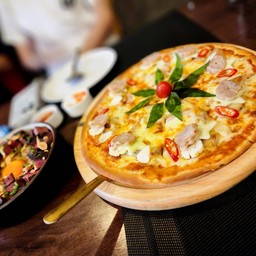 พิซซ่าแหนมเนือง