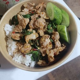 ข้าวกะเพราหมูชิ้น