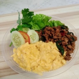 ข้าวกระเพราหมูสับไข่นุ่มๆหอมๆ