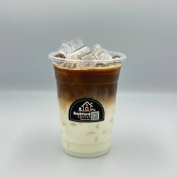 Backyard Cafe สนามหญ้าเทียมพรีมิโอ
