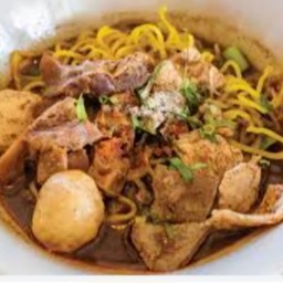 หมี่เหลืองหมูรวม-ตับ-ลูกชิ้น-น้ำตก