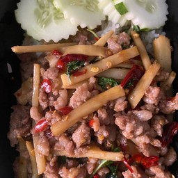 ผัดพริกแกงหน่อไม้หมูสับ