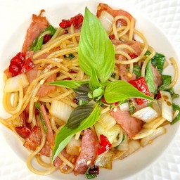 สปาเก็ตตี้เบคอนพริกแห้ง