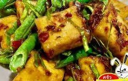 ถั่วฝักยาวผัดราดข้าว