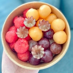 แตงโม + แคนตาลูป + องุ่นแดง (คว้านลูกกลม)