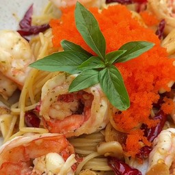 (อร่อยซ่ากับโค้ก) สปาเก็ตตี้กุ้งเนยกระเทียมพริกแห้ง
